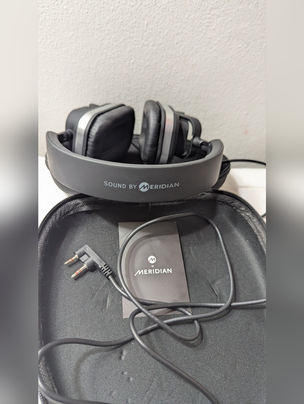 Meridian Headphones British Airways Over Ear Head phones  2 Pin Connector